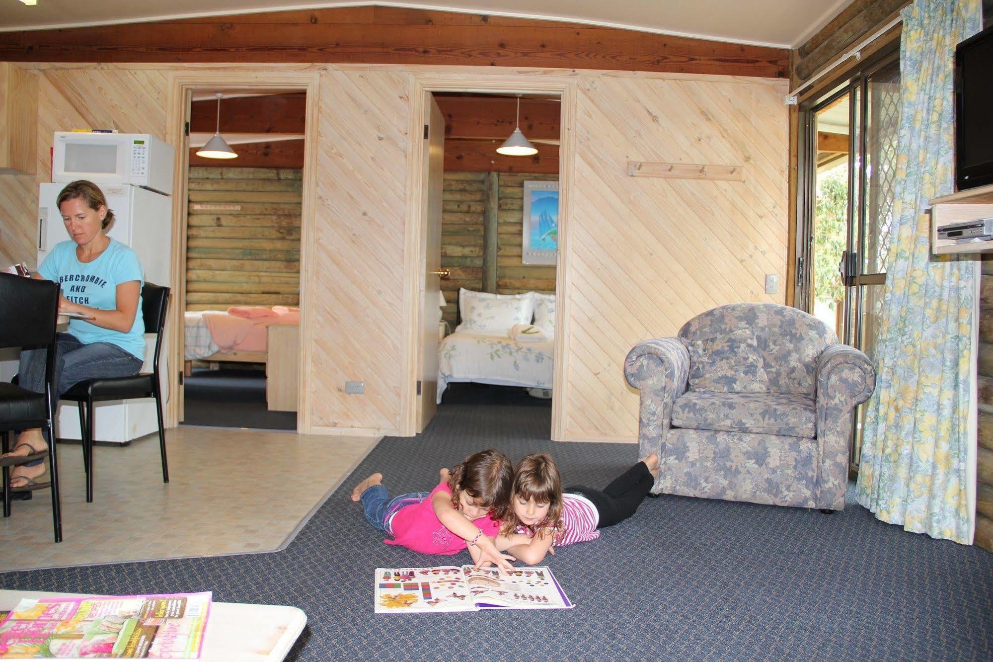 Lazy Acre Log Cabins Lakes Entrance Eksteriør billede