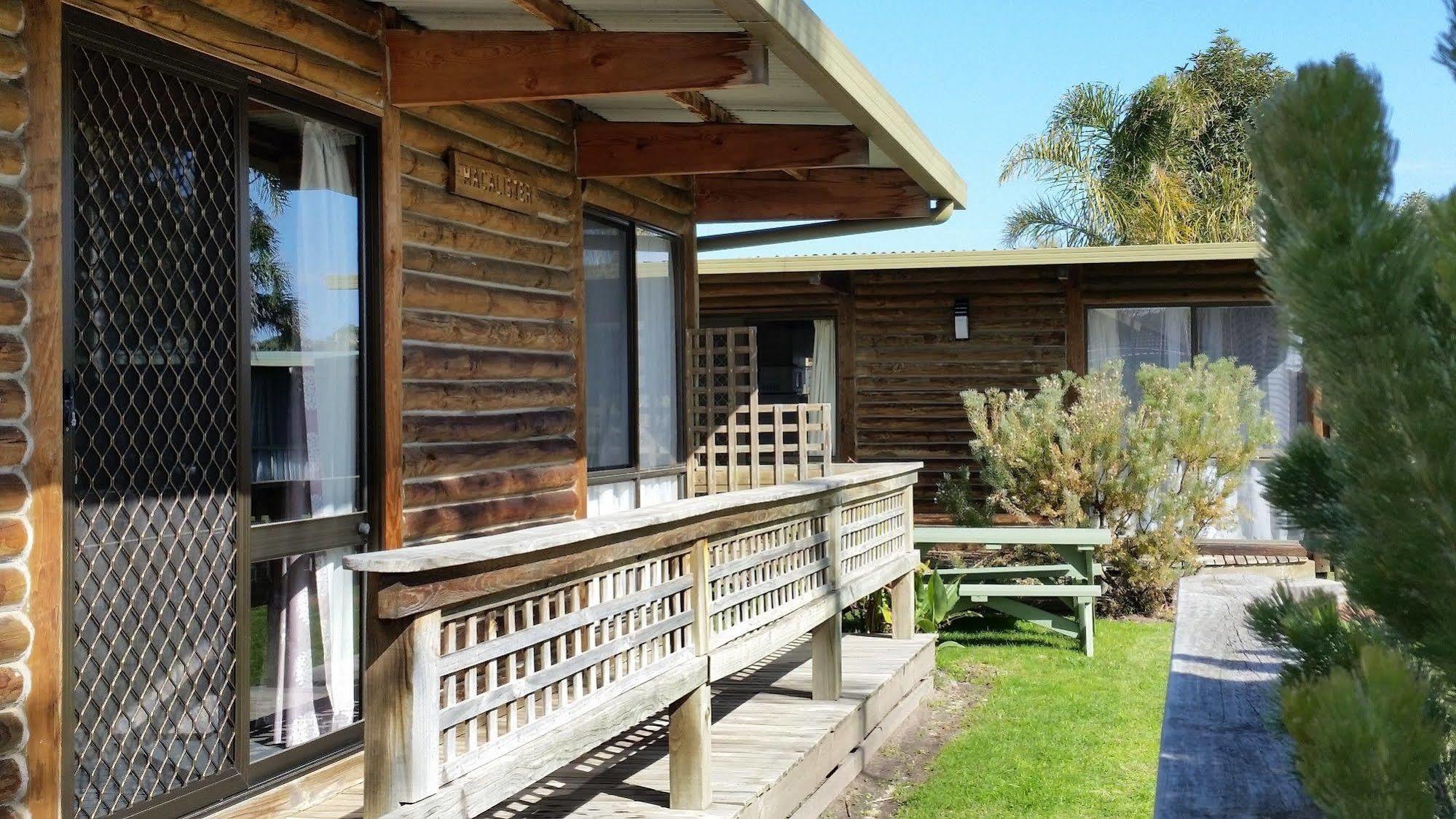 Lazy Acre Log Cabins Lakes Entrance Eksteriør billede