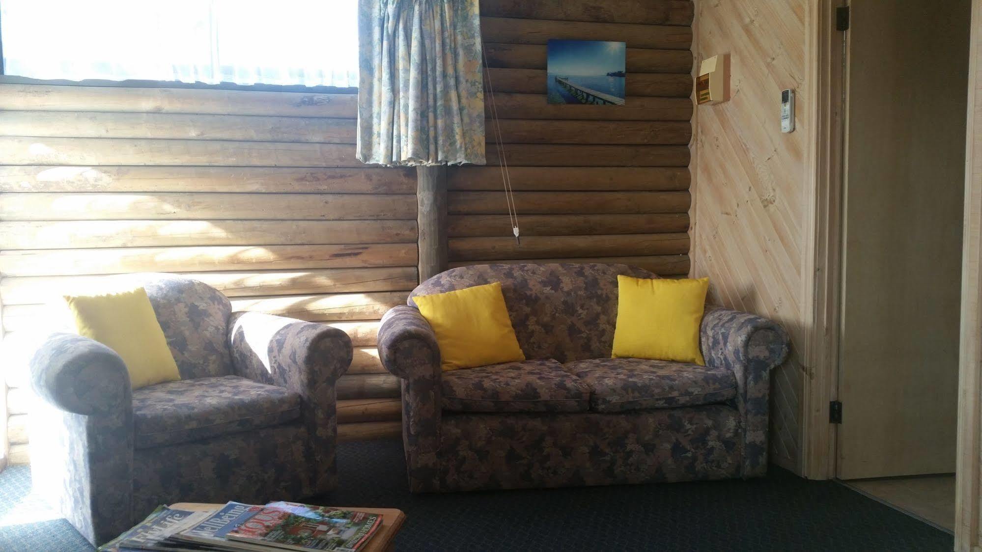Lazy Acre Log Cabins Lakes Entrance Eksteriør billede